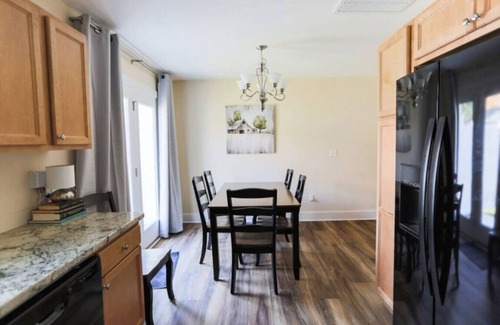 Candler House | *Relaxing & Comfy 3 Bedroom Home, Easy Access!