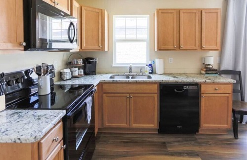 Candler House | *Relaxing & Comfy 3 Bedroom Home, Easy Access!