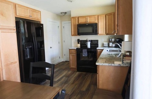 Candler House | *Relaxing & Comfy 3 Bedroom Home, Easy Access!