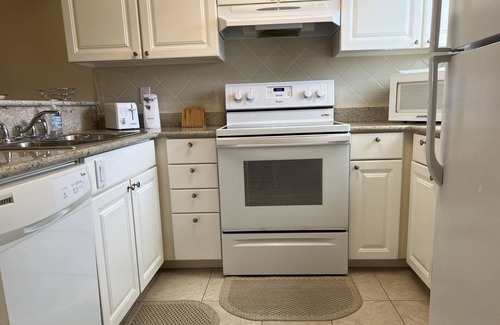 Wesley Chapel Condo | Relaxing Ground-Floor Retreat w/King Suite, Smart TVs & Private Patio – Perfect for Any Stay!