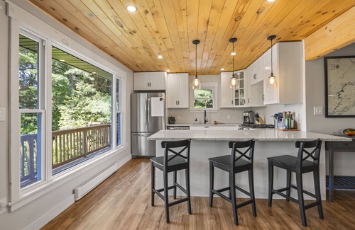 Seeleys Bay Cottage | Relaxing Hidden Bay Cottage just 5 minutes from Seeleys Bay on the Rideau Canal