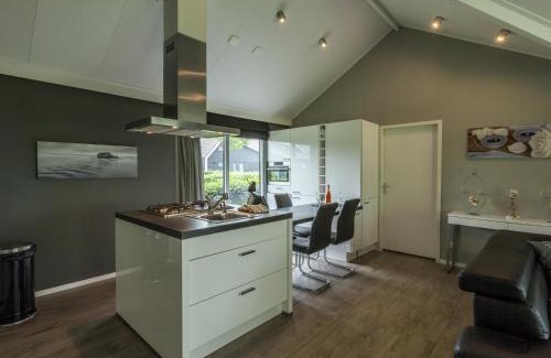 Kattendijke House | Relaxing Home Close to Diving Spots