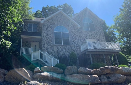 Sybertsville House | Relaxing home on wooded hillside lot in Eagle Rock Resort - E. R. Owners Only
