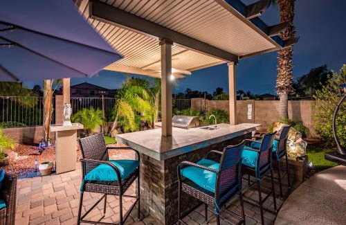 Orchards House | Relaxing Home with Pool BBQ & Game Room in Surprise