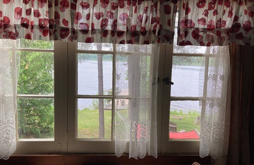 Youngs Point Cottage | Relaxing Hush Puppy Cottage Retreat at the Lake Edge Cottages!