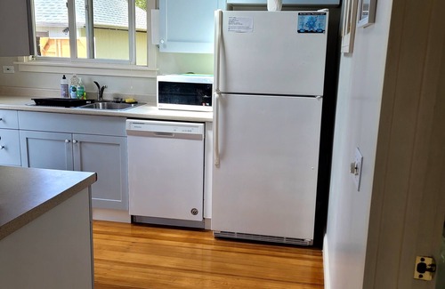Jamestown Cottage | Relaxing Island Cottage nPrivate setting close to water. November special rates
