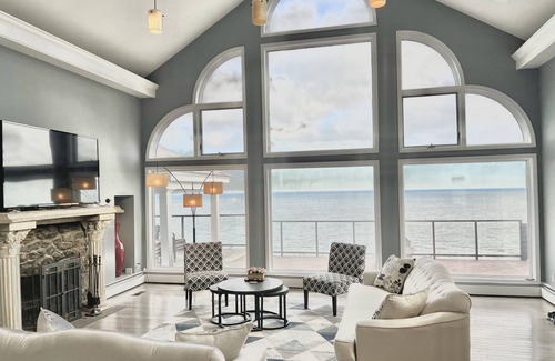 Rocky Point House | Relaxing oceanside retreat with amazing views. Just footsteps from private beach