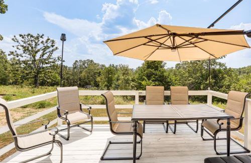 Hardy House | Relaxing Outdoor Spaces Quiet Wooded Gem in Hardy