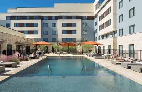 Bee Cave Apartment | Relaxing Pool View Stay | Explore Galleria, Walk Trails and Enjoy Free Parking!