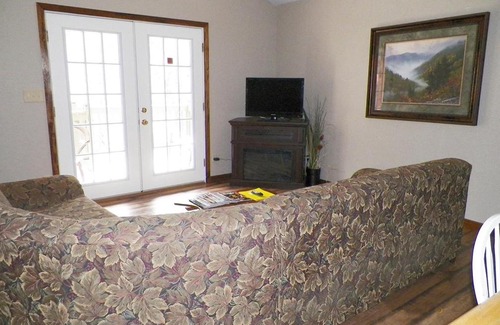 Cosby Apartment | Relaxing Resort Condos at the Foothills of the Smoky Mountains