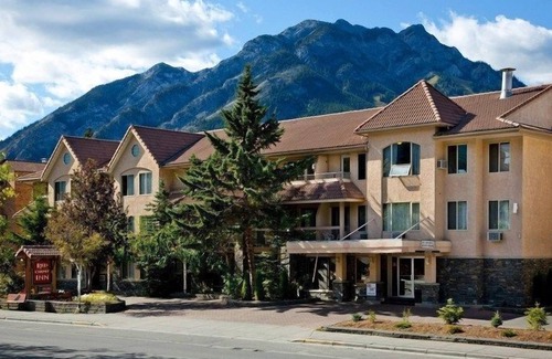 Banff Condo | Relaxing Retreat in Banff! Standard King Room