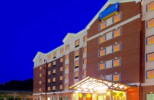 Aquia Harbour Condo | Relaxing Retreat in Stafford! Shared Indoor Pool + FREE Breakfast