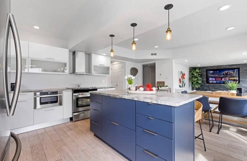 Loves Park House | Relaxing Riverside Stay w HotTub