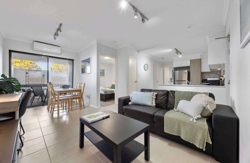 Rockingham Apartment | Relaxing Rockingham 2BR | Balcony & Parking