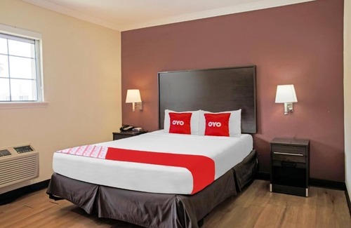 McAllen Hotel | Relaxing Unit Near La Plaza Mall - Pet Friendly With Outdoor Pool & Parking