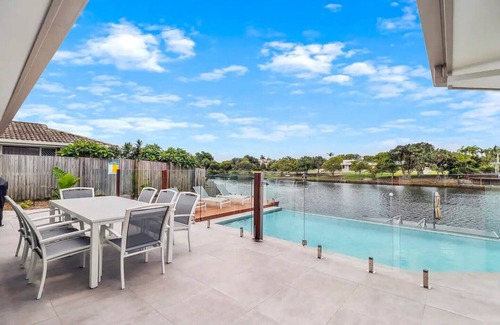 Wurtulla House | Relaxing Waterfront Oasis with Heated Spa!