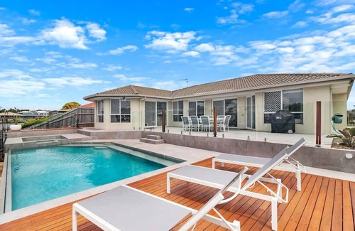 Wurtulla House | Relaxing Waterfront Oasis with Heated Spa!