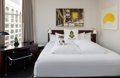 Downtown Chicago Hotel | Reliance King Suite at Staypineapple, An Iconic Hotel, The Loop