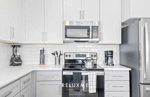 Paw Creek Apartment | Reluxme | 2BR Oasis Near Airport & Attractions