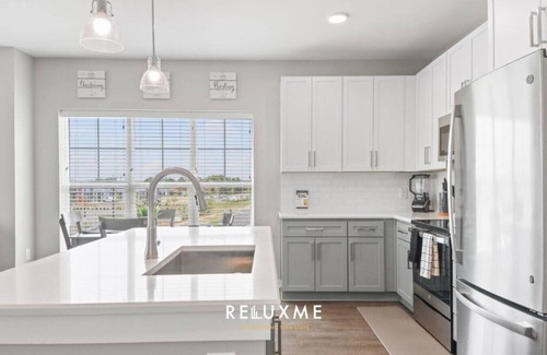 Paw Creek Apartment | Reluxme | 2BR Oasis Near Airport & Attractions
