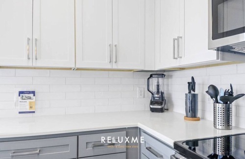 Paw Creek Apartment | Reluxme | 2BR Oasis Near Airport & Attractions