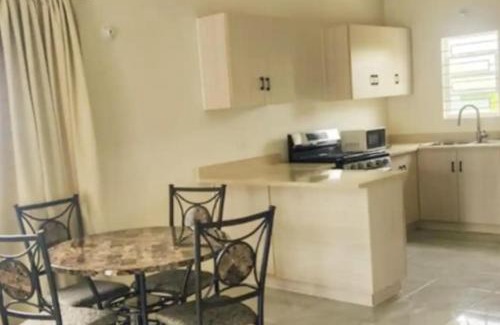 Discovery Bay House | Remarkable 2-Bed House in Discovery Bay