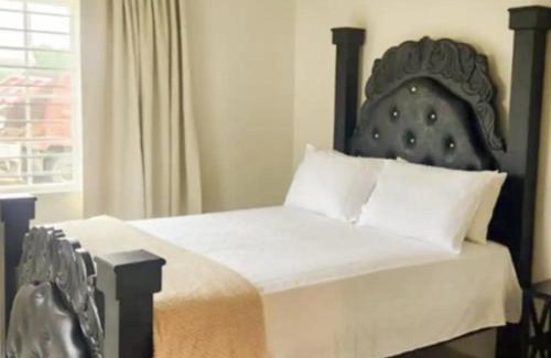Discovery Bay House | Remarkable 2-Bed House in Discovery Bay
