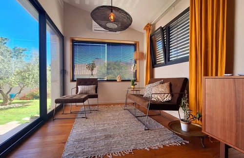 Aigues-Vives Apartment | Remi's apartment, garden and jacuzzi