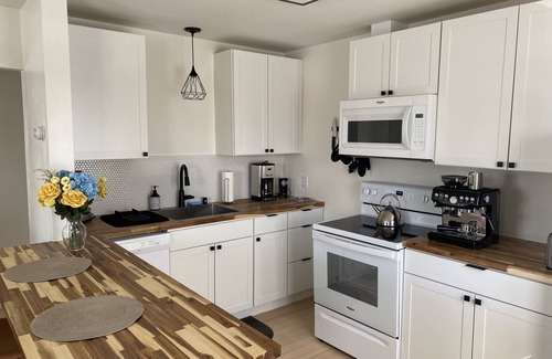 Taku - Campbell Apartment | Remodeled 1 bed apt. near airport in quiet neighborhood, unit 1