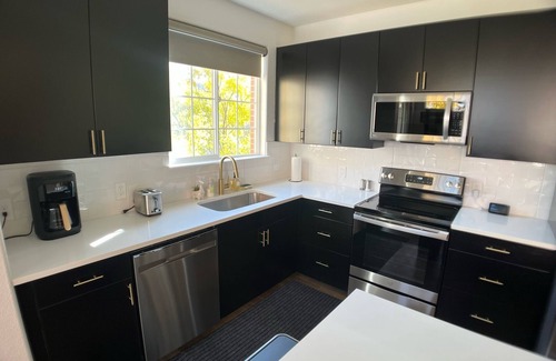 Uptown Condo | Remodeled 2b/2b in Capitol Hill w/2 parking spots