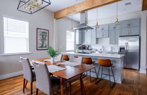 Eastside Promise Neighborhood Apartment | Remodeled 3BR Bungalow | King Bed | 1 mi from DT
