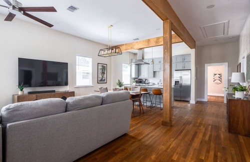 Eastside Promise Neighborhood Apartment | Remodeled 3BR Bungalow | King Bed | 1 mi from DT