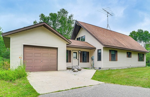 Hulbert Township House | Remote & Peaceful Getaway w/Games in Eckerman