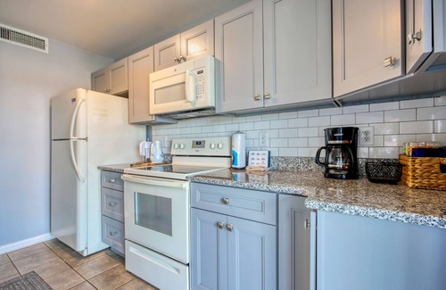 Myrtle Beach Condo | Renaissance Tower oceanfront condo with pools, hot tub & beach access