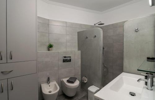 Adamas Apartment | Renalda House in the Port of Adamas