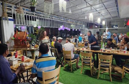 Khemarak Phoumin Hotel | Rene's Pasta Bar & Guesthouse