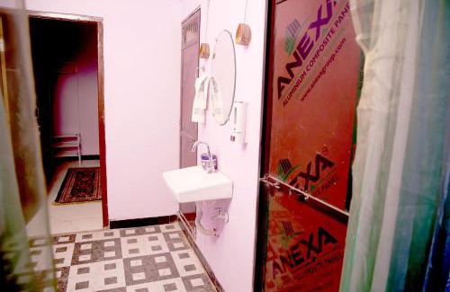 Ratlam Bed & Breakfast | Renee Mysa