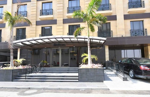Sari Street Apartment | Renee Suite