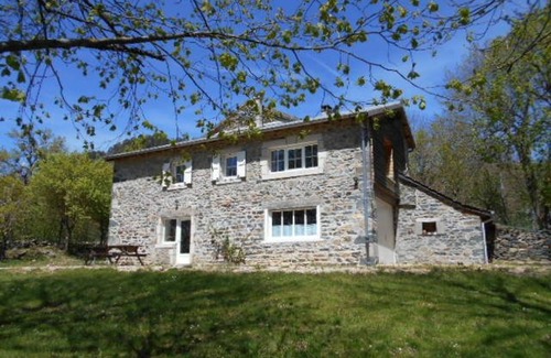 Saint-Etienne-Lardeyrol Cottage | Renovated farmhouse in quiet area with private parking and free Wifi in Saint-Étienne-Lardeyrol