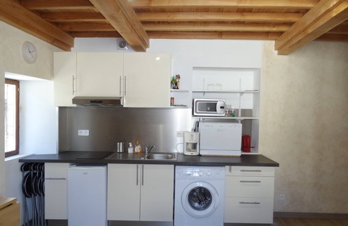 Castelnau-de-Montmiral Apartment | Renovated studio in medieval village