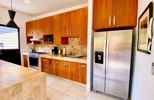 San Antonio Tlayacapan House | Renovated 1 Bdrm Guest House -Walk to Everything -Bikes -Gym - Pickleball Court