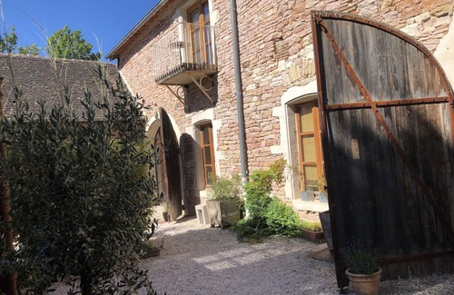 Givry House | Renovated accomodation in former 'chais' of Givry near local shops and vineyards