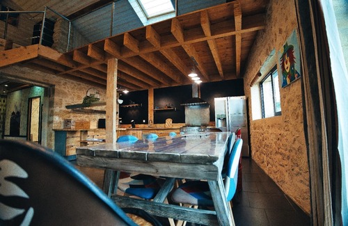 Quinsac House | Renovated and refurbished former workshop on the outskirts of Bordeaux
