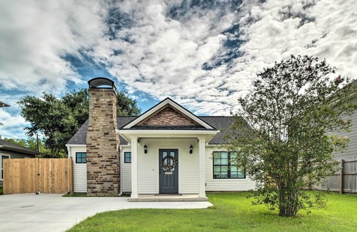College Hills Estates Cottage | Renovated Cottage w/ Patio by TX A&M Campus!