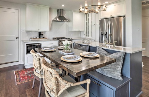 College Hills Estates Cottage | Renovated Cottage w/ Patio by TX A&M Campus!