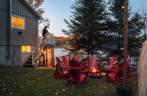 Catchacoma Cottage | Renovated Cottage in the Kawarthas with Hot Tub & Pet Friendly