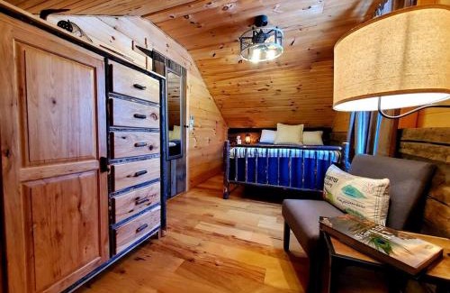Tippecanoe House | Renovated Cottage with Spa Surrounded by Beautiful Hiking Trails in Ohio