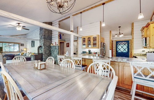 Kalama House | Renovated, dog-friendly lodge with river view, kayaks, great deck & firepit