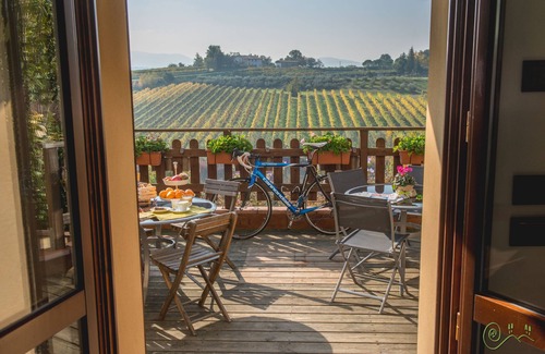 Oriolo dei Fichi Villa | Renovated farmhouse with swimming pool and large garden.