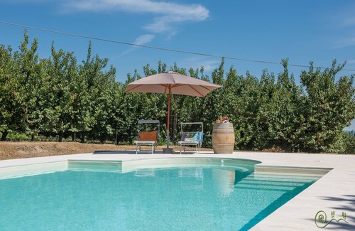 Oriolo dei Fichi Villa | Renovated farmhouse with swimming pool and large garden.